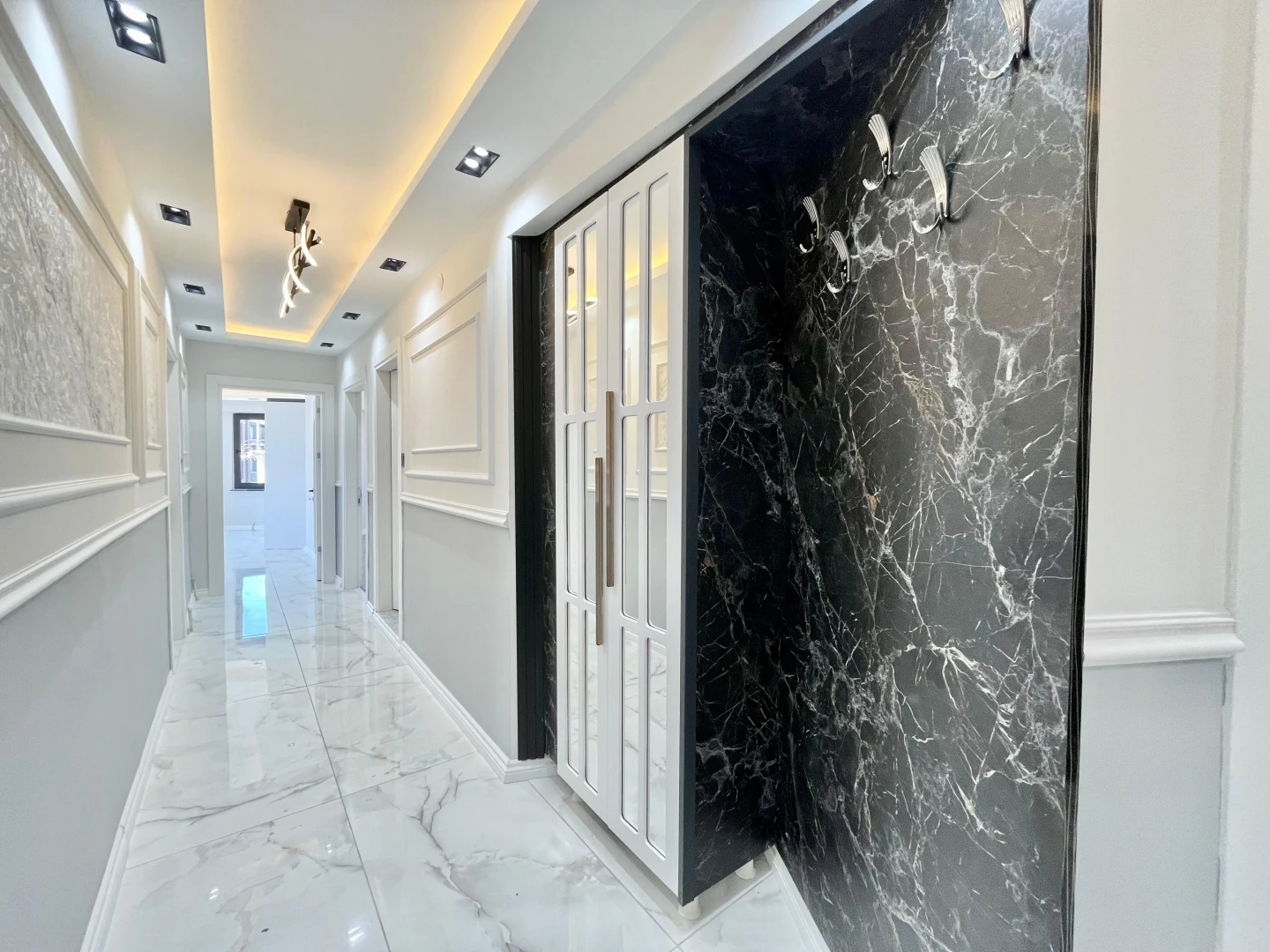 YÜKSEL'DEN AKÇAY'DA ARAKAT 25m2 GENİŞ AYRI MUTFAKLI LUX 2+1DAİRE