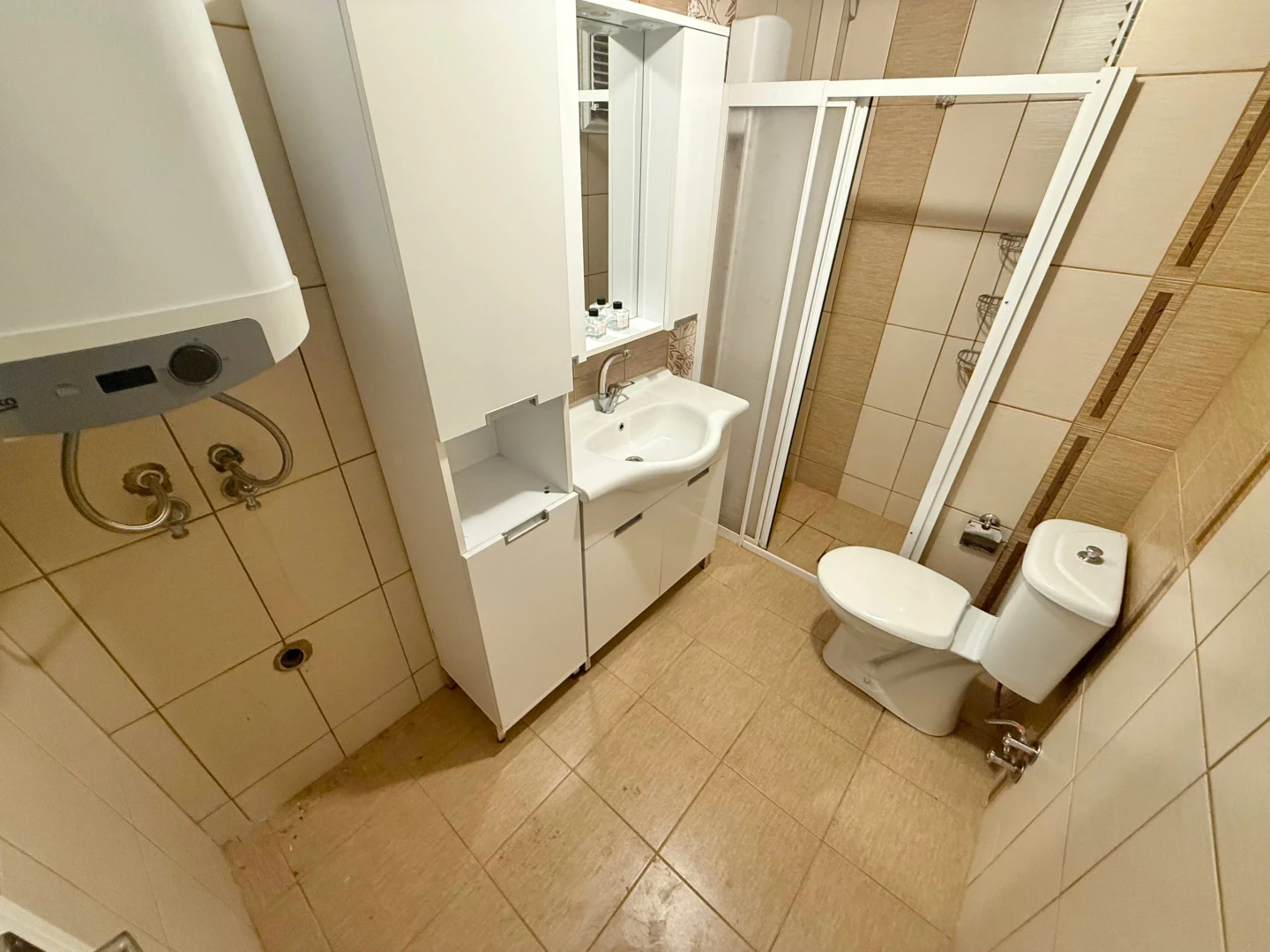 YÜKSELDEN AKÇAY MERKEZDE AYRI MUTFAKLI BAHÇE KULLANIMLI 2+1DAİRE