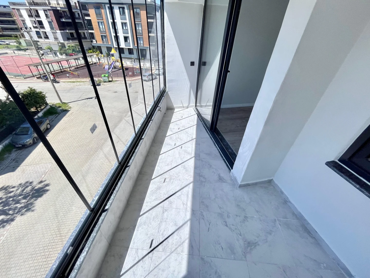 YÜKSEL'DEN AKÇAY'DA ARAKAT 25m2 GENİŞ AYRI MUTFAKLI LUX 2+1DAİRE