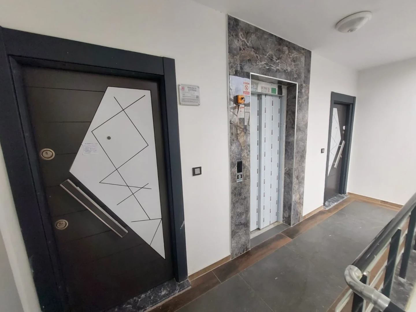 YÜKSELDEN AKÇAYDA ÖN CEPHE ULTRA GENİŞ SATILIK 1+1 LÜKS DAİRE