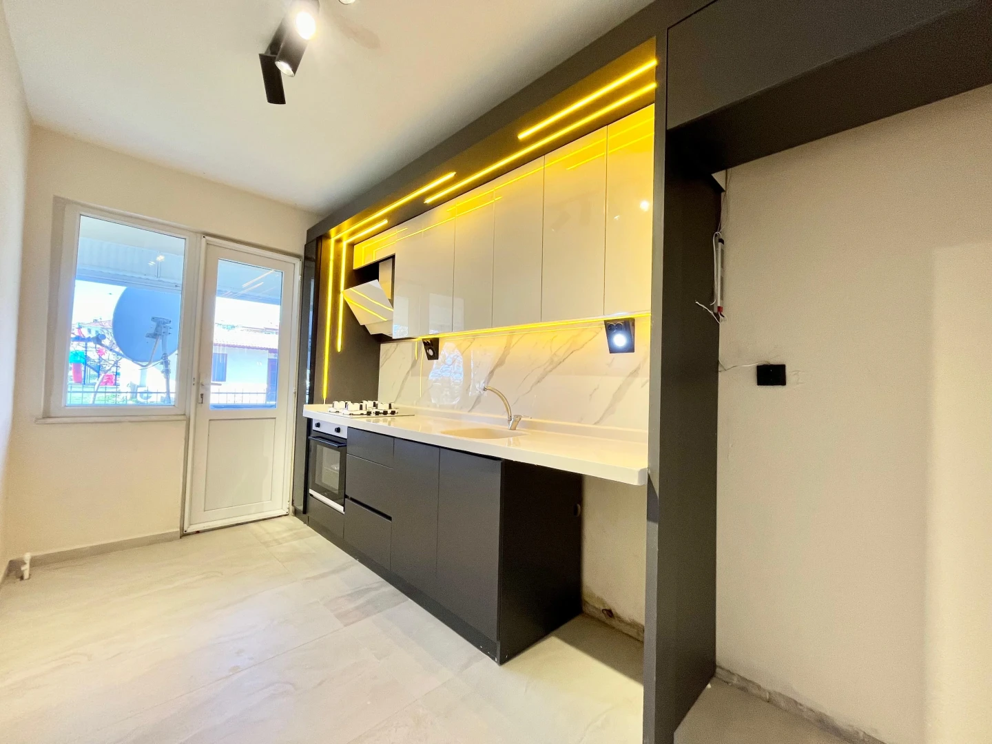 YÜKSELDEN ALTINKUMDA ÖNCEPHE AYRI MUTFAK ARAKAT FIRSAT 2+1 DAİRE