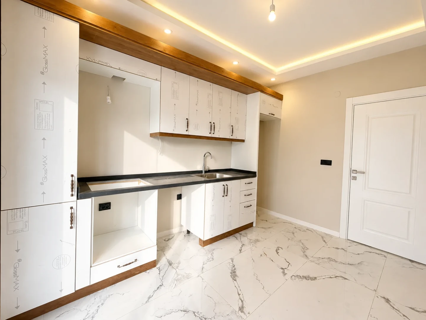 彡YÜKSEL'DEN EDREMİT'TE K.OTOPARK D.GAZLI PANJURLU SIFIR 3+1彡