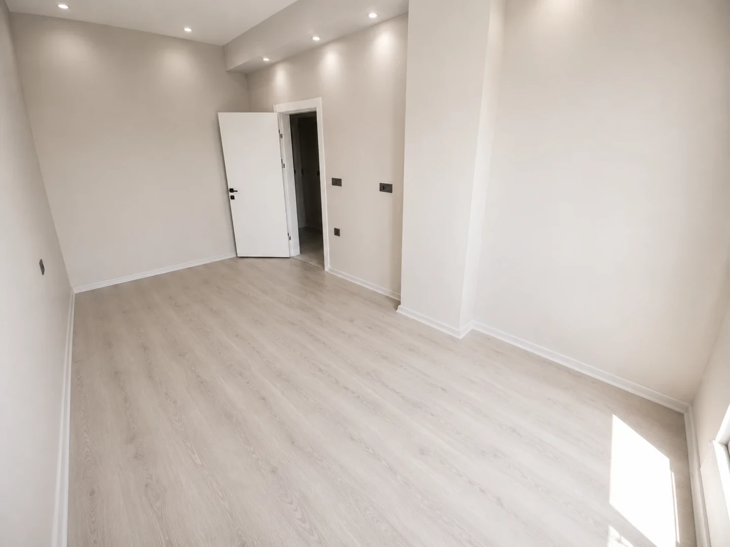 YÜKSEL'DEN KADIKÖY MERKEZ'DE ÖNCEPHE SIFIR 2+1 DAİRE