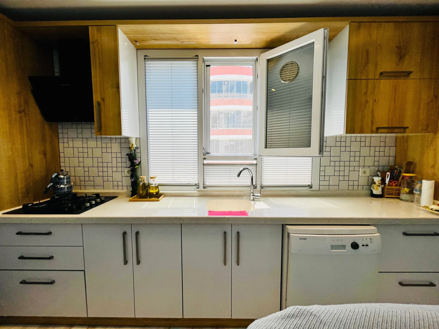YETKİ YÜKSELDE AKÇAYIN EN GENİŞ EN FERAH SATILIK 1+1 LÜX DAİRESİ