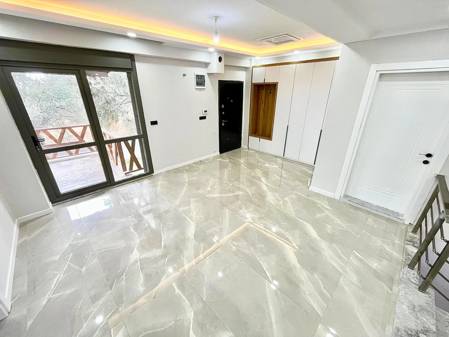 YÜKSELDEN GÜREDE HAVUZLU AYRI MUTFAK ŞAHANE SİTEDE 3+1 VİLLA