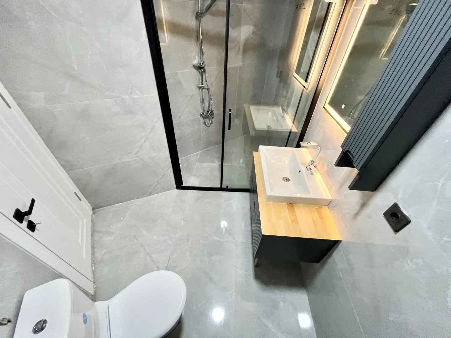 YÜKSEL'DEN AKÇAY'DA ARAKAT 25m2 GENİŞ AYRI MUTFAKLI LUX 2+1DAİRE