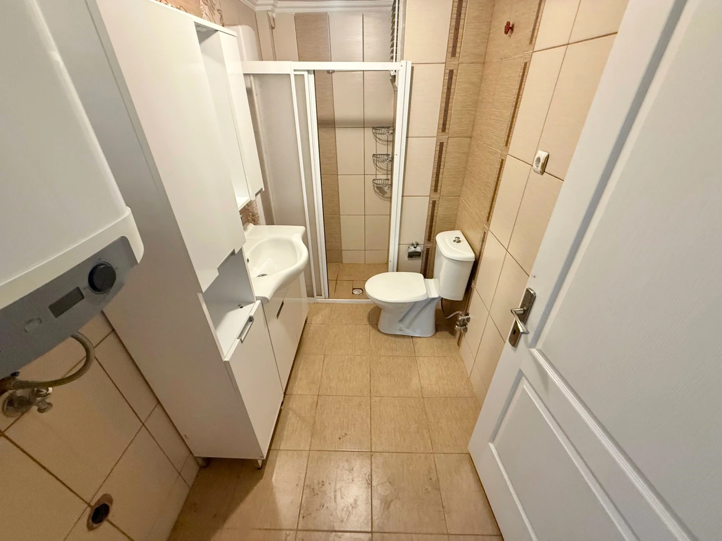 YÜKSELDEN AKÇAY MERKEZDE AYRI MUTFAKLI BAHÇE KULLANIMLI 2+1DAİRE