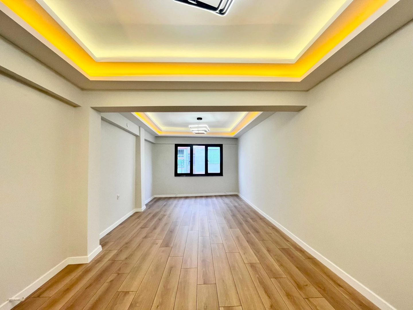YÜKSEL'DEN AKÇAY'DA DENİZE 75m ÖNCEPHE ŞIK TASARIM LUX 2+1 DAİRE