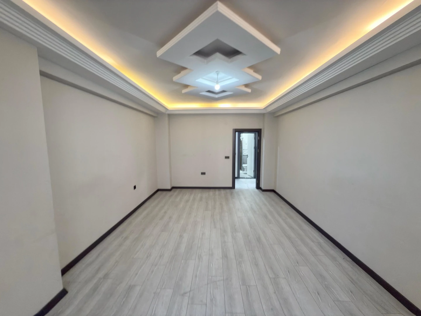 YÜKSELDEN AKÇAY MERKEZDE ULTRA GENİŞ 3+1 SATILIK LÜKS DAİRE