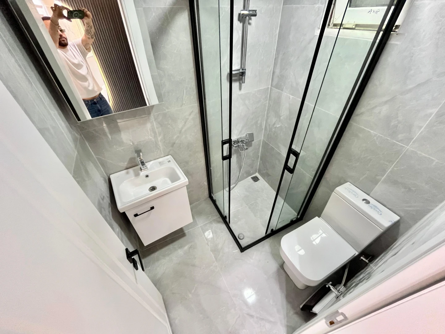 YÜKSEL'DEN AKÇAY'DA ARAKAT 25m2 GENİŞ AYRI MUTFAKLI LUX 2+1DAİRE