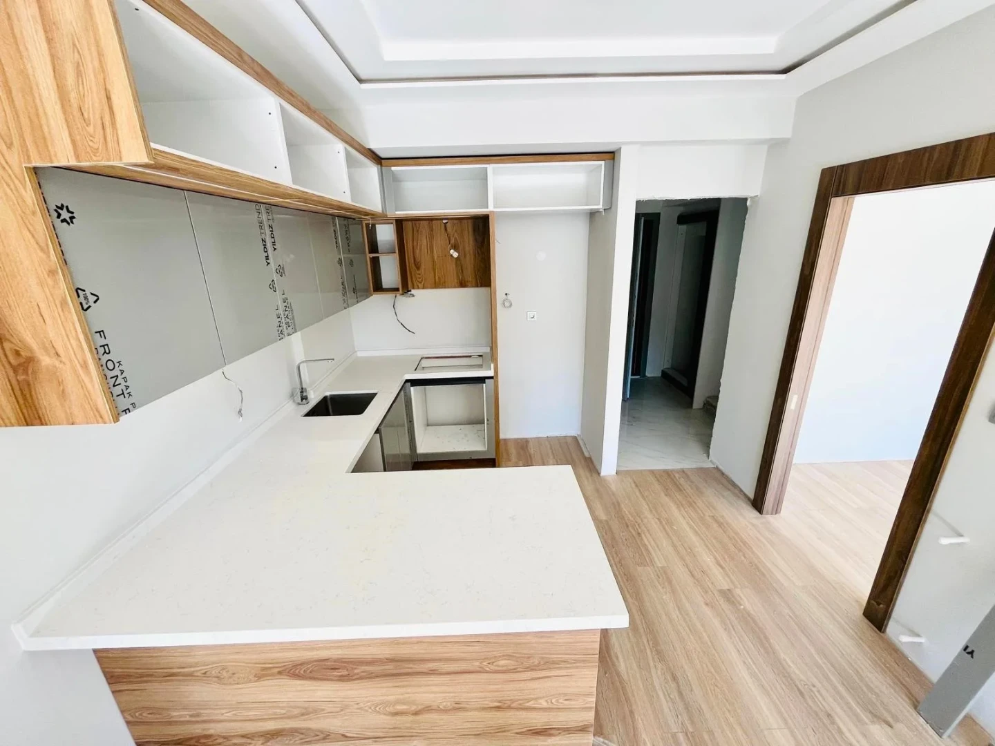 YÜKSELDEN GÜRE ÇAMLIBELDE ŞAHANE TERASIYLA OTOPARKLI 1+1 DAİRE