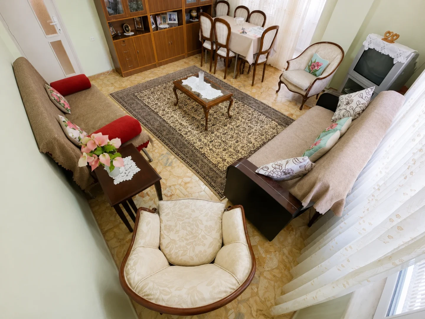 YÜKSELDEN AKÇAYDA DENİZE 50M FULL EŞYALI ÖNCEPHE ARAKAT 2+1DAİRE