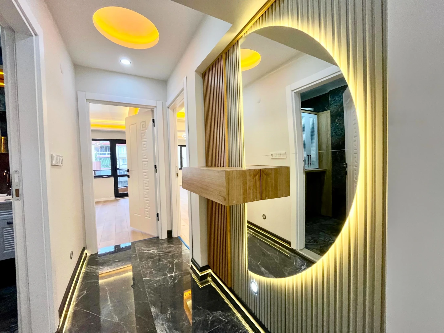 YÜKSEL'DEN AKÇAY'DA DENİZE 75m ÖNCEPHE ŞIK TASARIM LUX 2+1 DAİRE