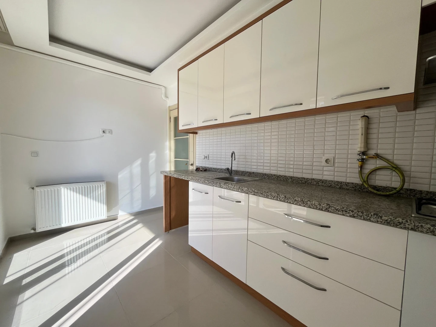 YÜKSELDEN İKİZÇAYDA KOMBİ HAZIR ARA KAT ÖN CEPHE 3+1 LÜKS DAİRE