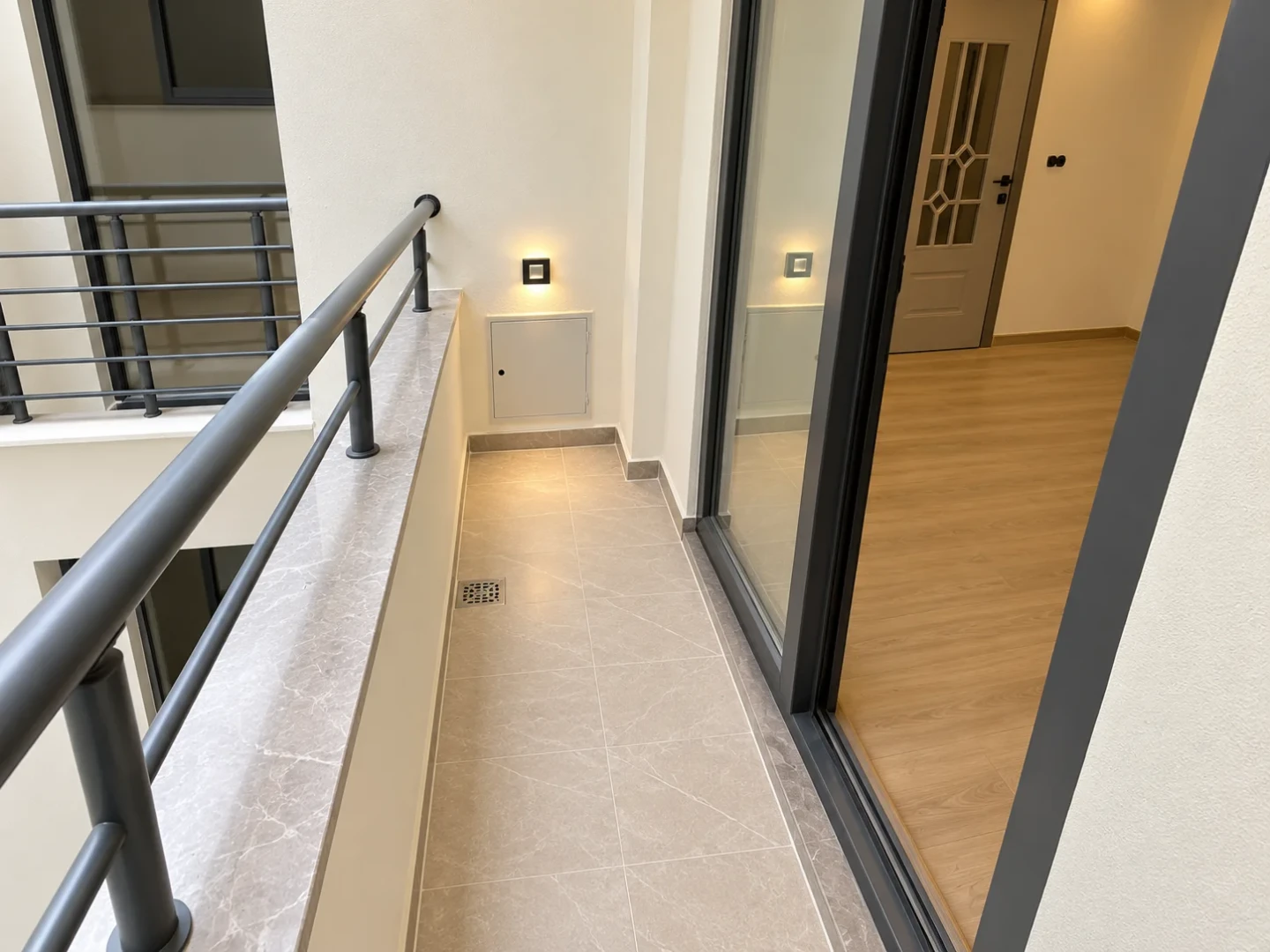 YÜKSEL'DEN TUZCUMURAT'TA GENÇ BİNADA LÜKS 1+1 OTOPARKLI DAİRE