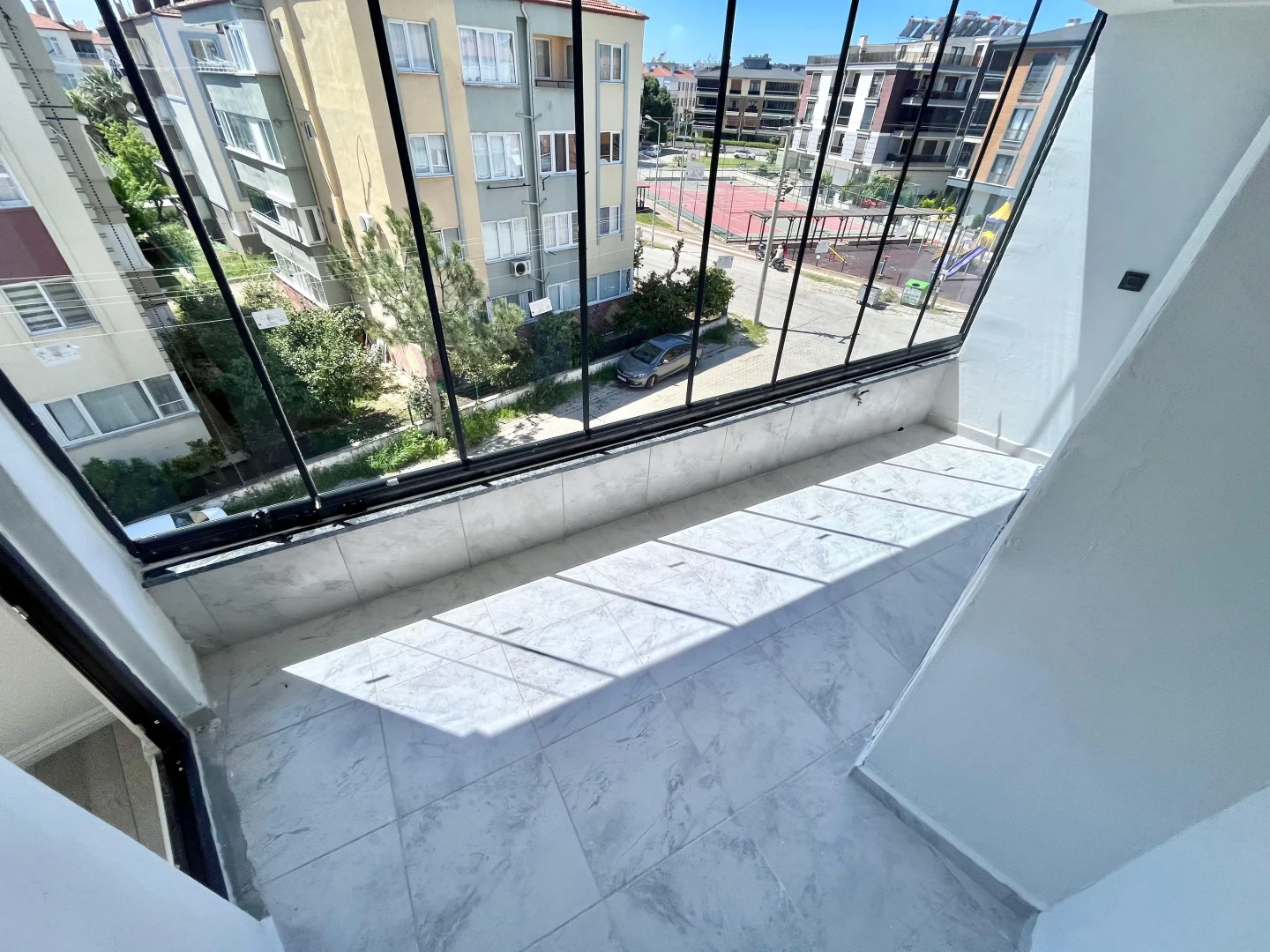 YÜKSEL'DEN AKÇAY'DA ARAKAT 25m2 GENİŞ AYRI MUTFAKLI LUX 2+1DAİRE
