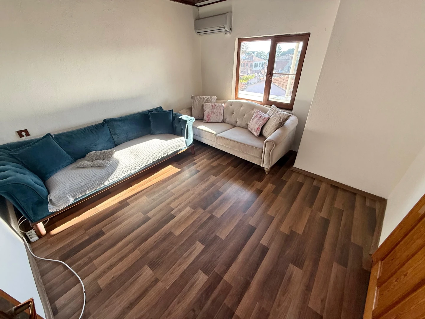 YÜKSELDEN SATILIK ZEYTİNLİ KÖYÜNDE GENİŞ TERASLI FIRSAT 2+1DAİRE