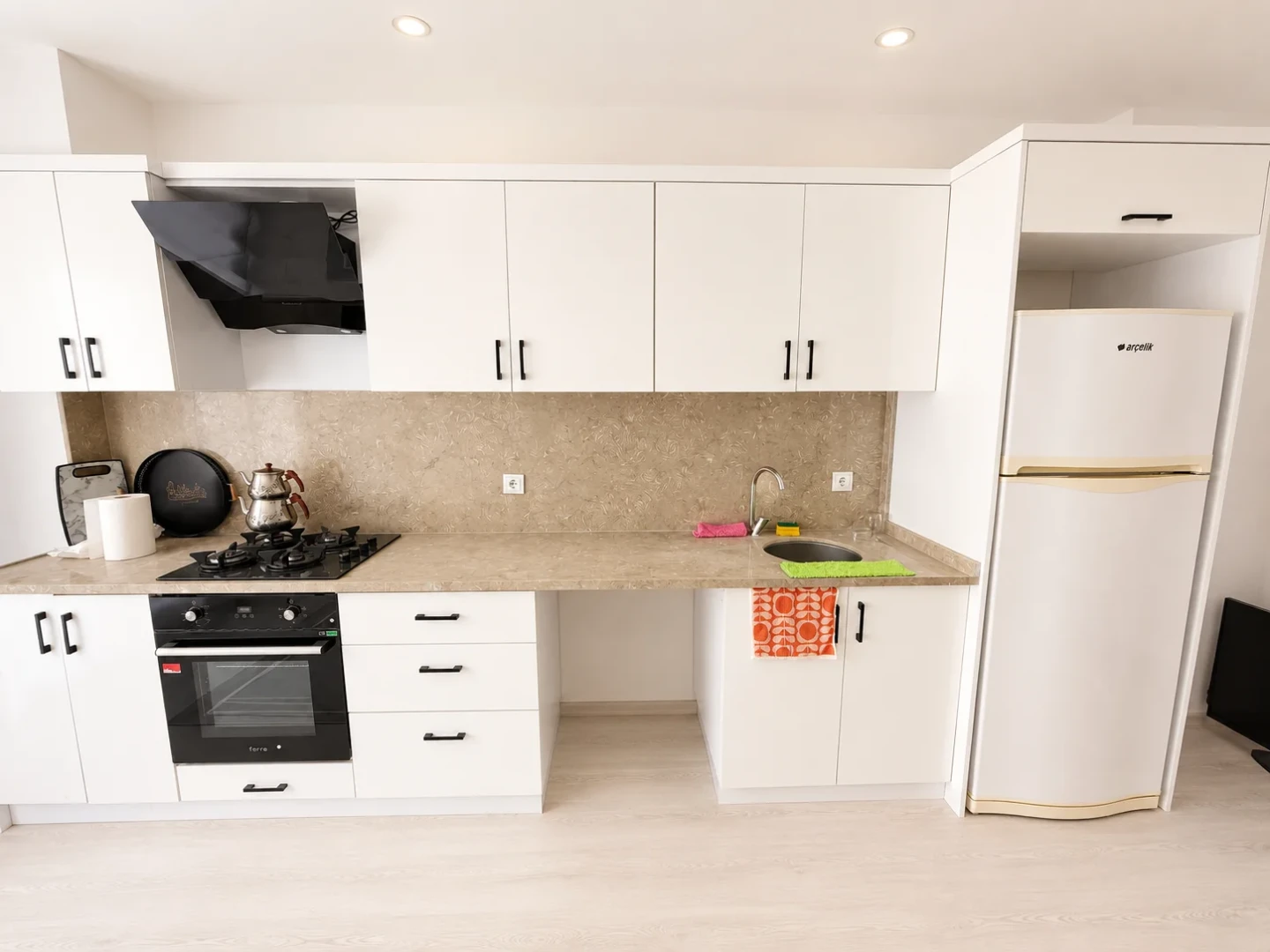 YÜKSEL'DEN EDREMİT'TE EŞYALI ÖNCEPHE 2+1 FIRSAT DAİRESİ