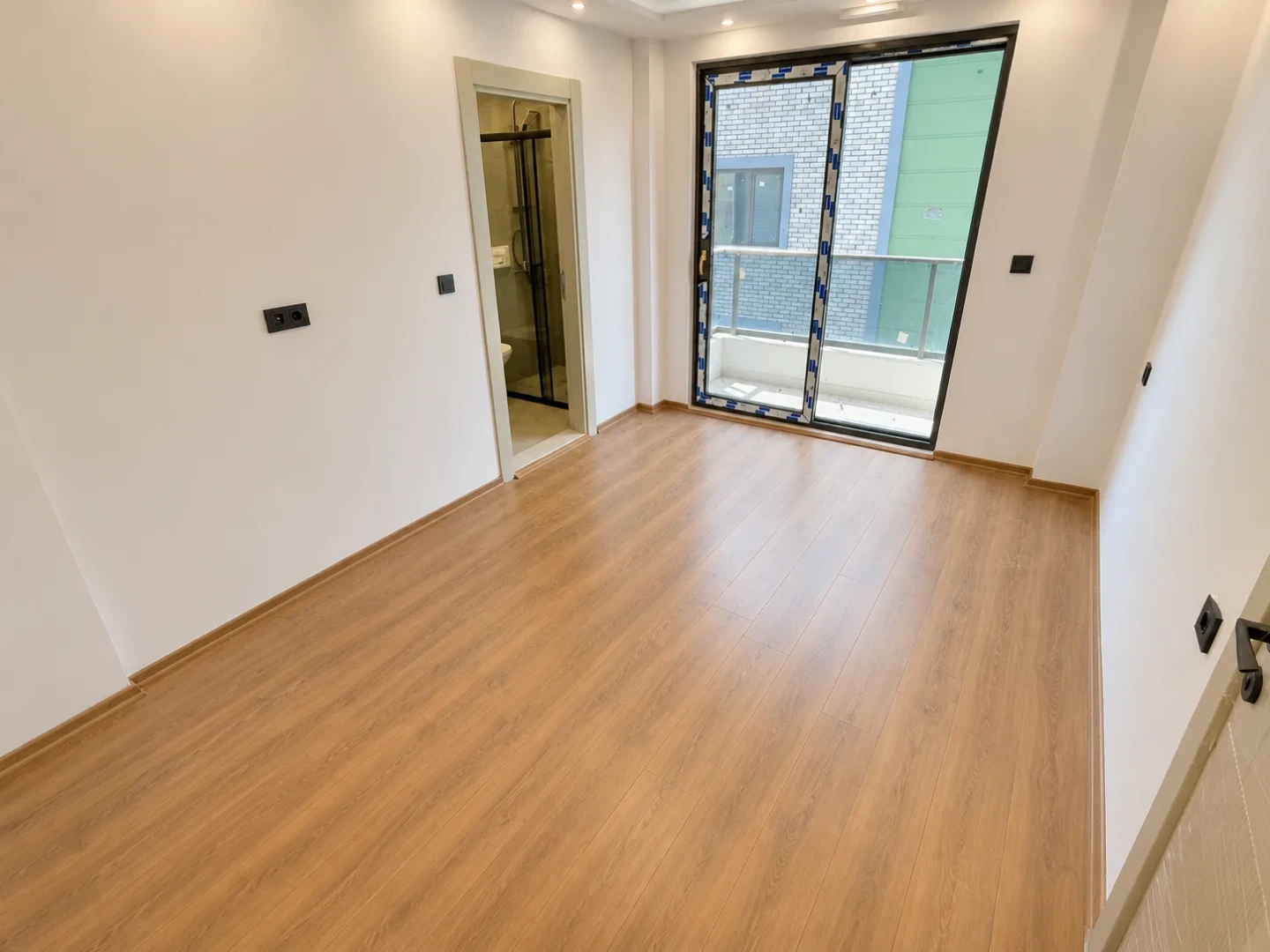 YÜKSEL'DEN KADIKÖY'DE OTOPARKLI SIFIR LÜKS 2+1 SATILIK DAİRE