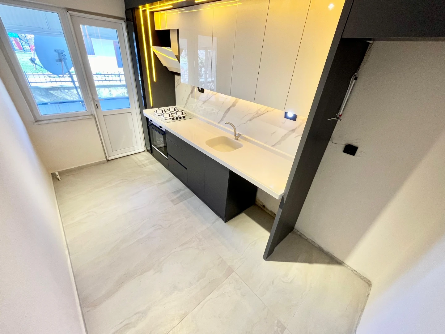 YÜKSELDEN ALTINKUMDA ÖNCEPHE AYRI MUTFAK ARAKAT FIRSAT 2+1 DAİRE