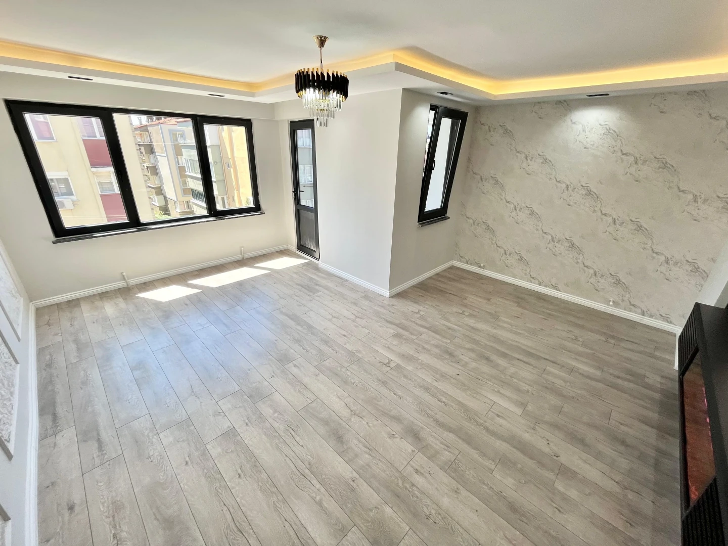 YÜKSEL'DEN AKÇAY'DA ARAKAT 25m2 GENİŞ AYRI MUTFAKLI LUX 2+1DAİRE