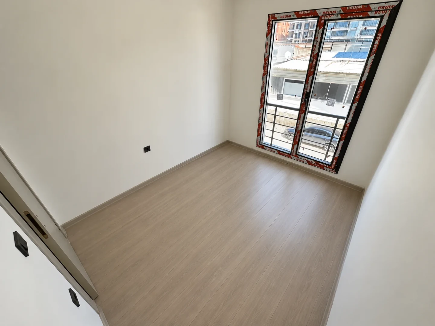 YÜKSEL'DEN KADIKÖY'DE SIFIR LÜKS ARAKAT AYRI MUTFAKLI 2+1 DAİRE
