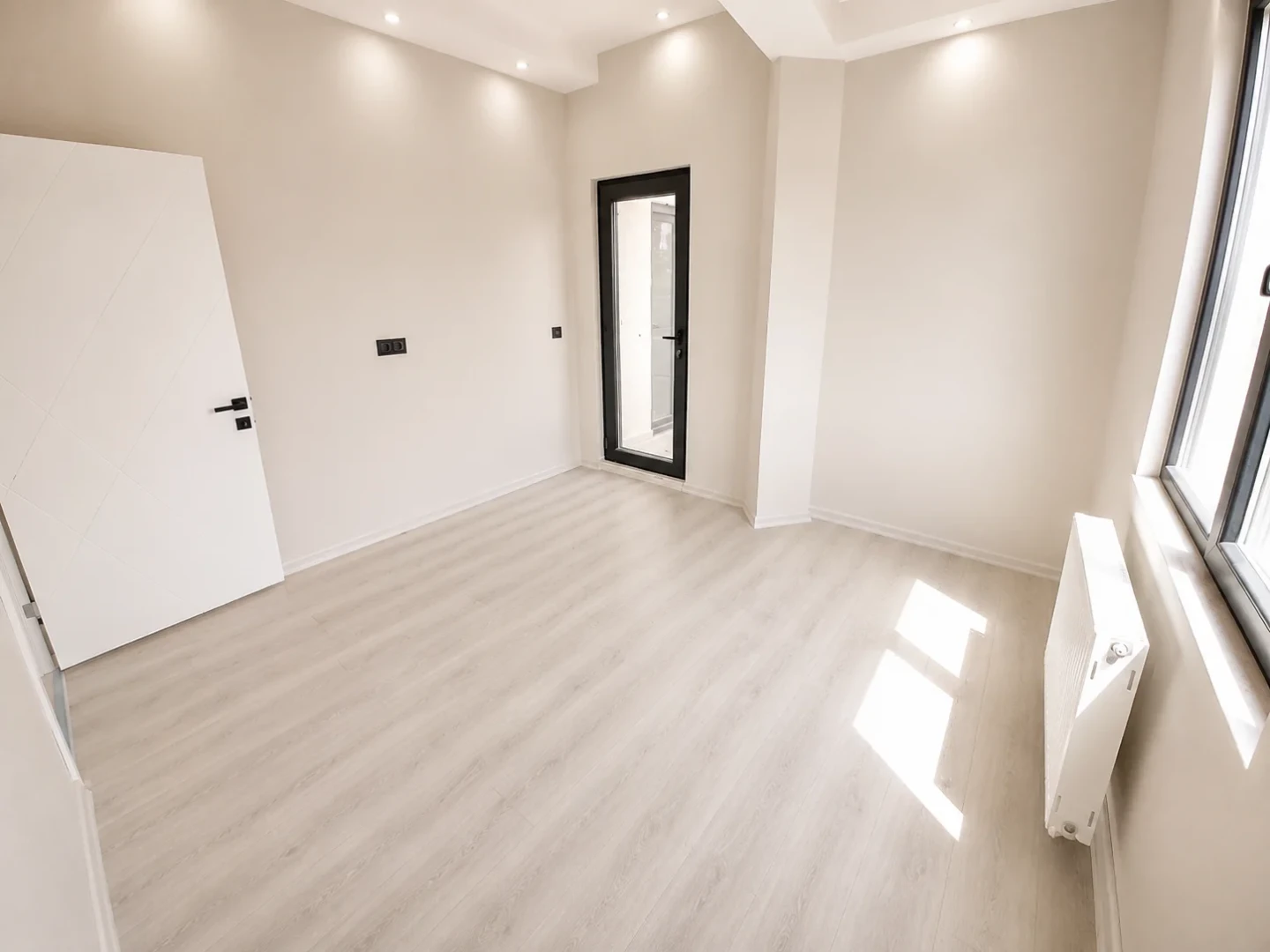 YÜKSEL'DEN KADIKÖY MERKEZ'DE ÖNCEPHE SIFIR 2+1 DAİRE