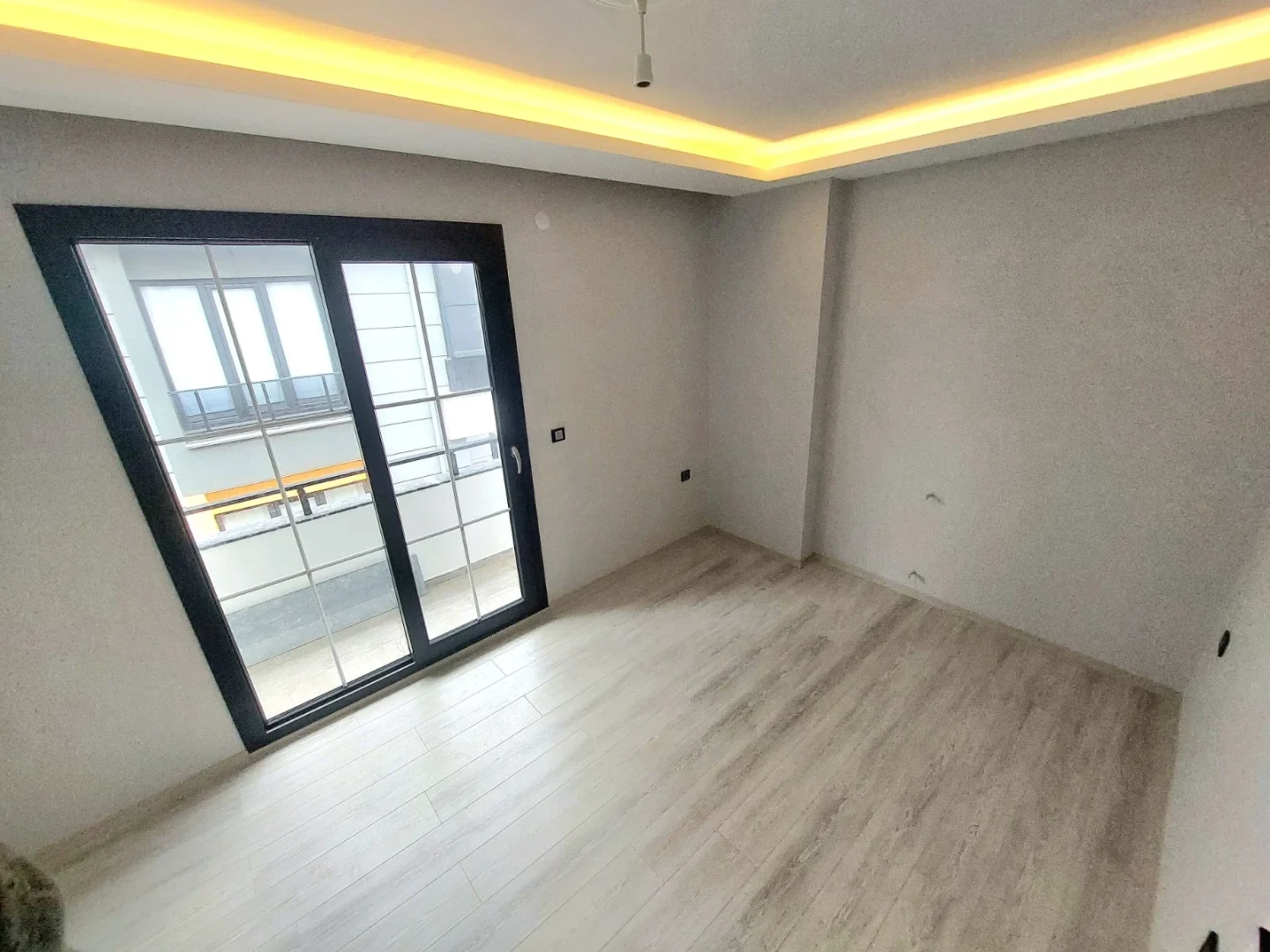 YÜKSELDEN AKÇAYDA ÖN CEPHE ULTRA GENİŞ SATILIK 1+1 LÜKS DAİRE