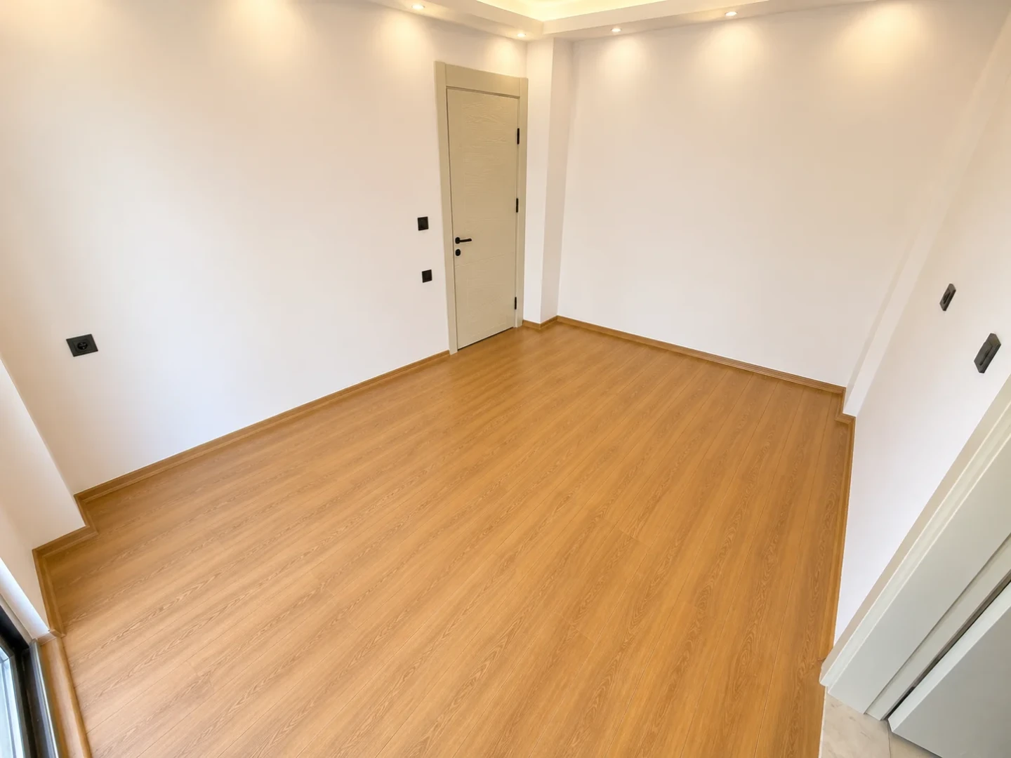 YÜKSEL'DEN KADIKÖY'DE OTOPARKLI SIFIR LÜKS 2+1 SATILIK DAİRE