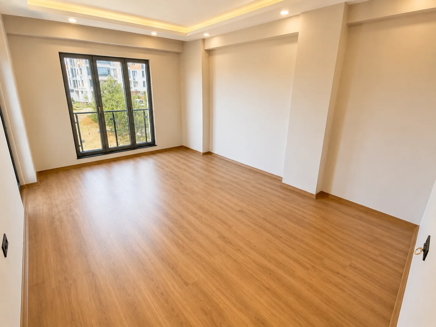YÜKSEL'DEN KADIKÖY'DE OTOPARKLI SIFIR LÜKS 2+1 SATILIK DAİRE