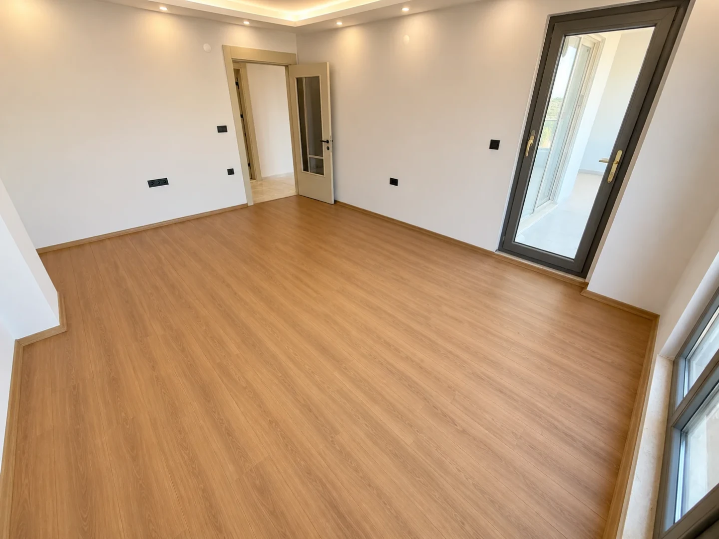 YÜKSEL'DEN KADIKÖY'DE OTOPARKLI SIFIR LÜKS 2+1 SATILIK DAİRE
