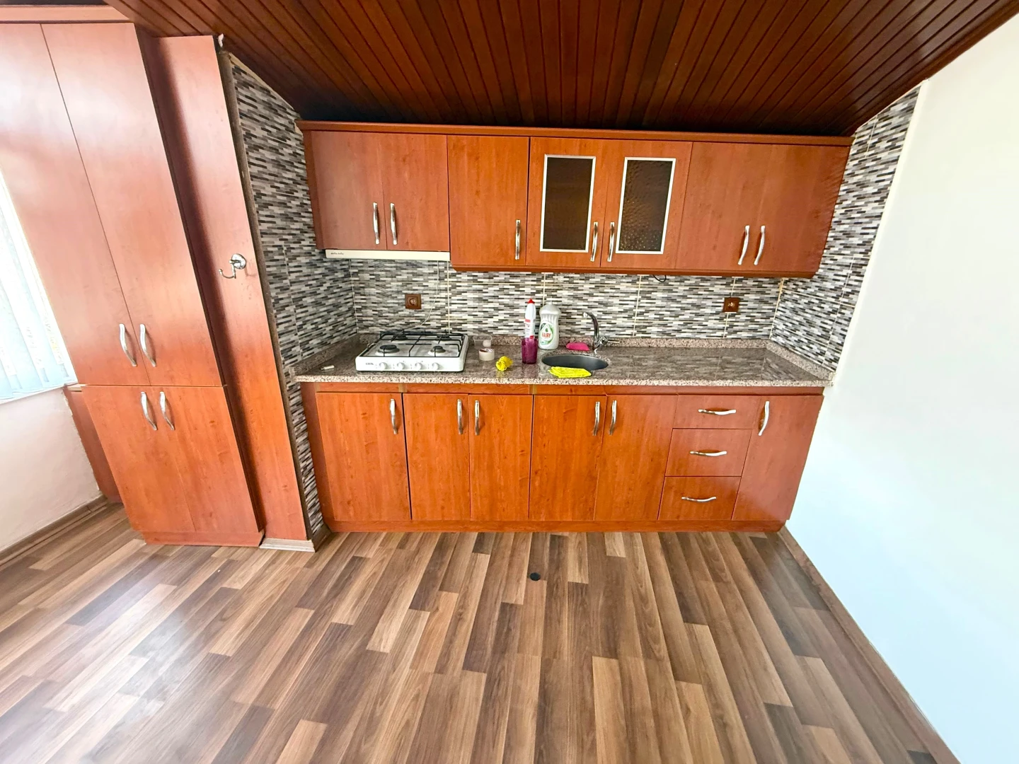 YÜKSELDEN SATILIK ZEYTİNLİ KÖYÜNDE GENİŞ TERASLI FIRSAT 2+1DAİRE