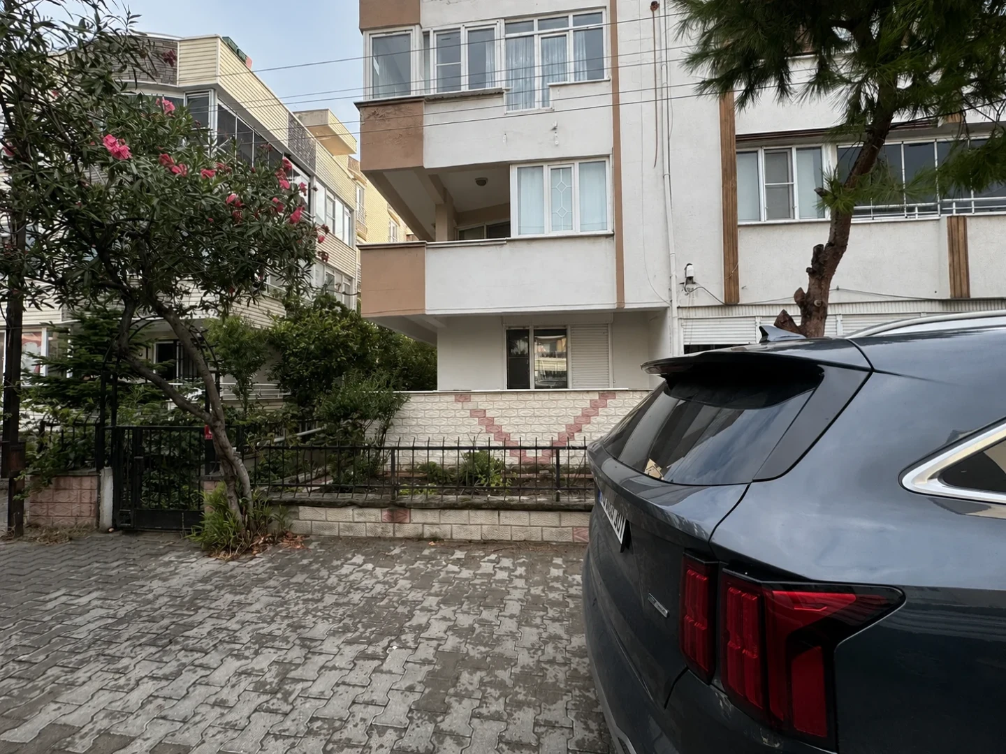 YÜKSEL'DEN ALTINKUM'DA DENİZE SADECE 1 ADIM ÖNCEPHE 2+1 DAİRE