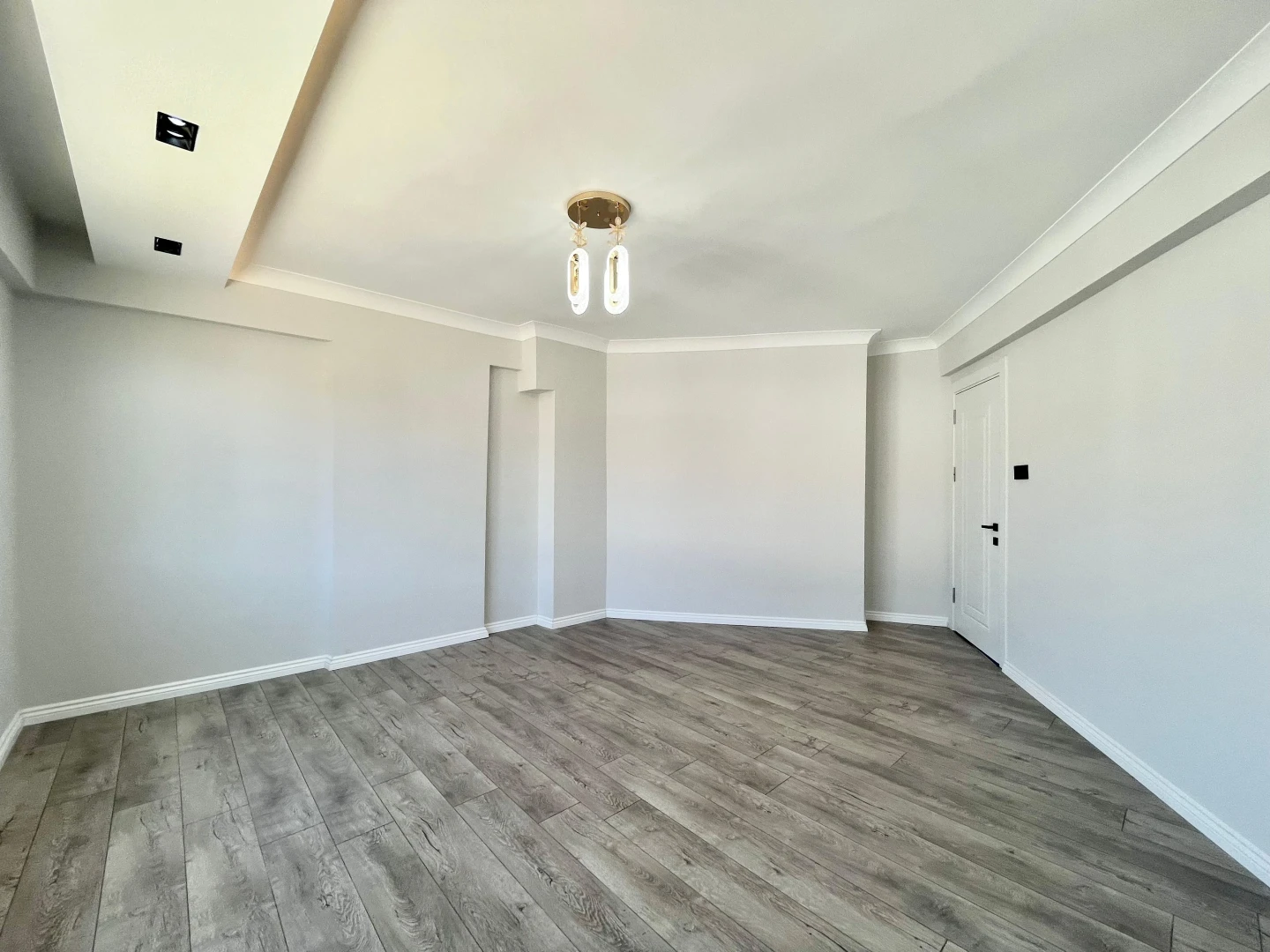 YÜKSEL'DEN AKÇAY'DA ARAKAT 25m2 GENİŞ AYRI MUTFAKLI LUX 2+1DAİRE