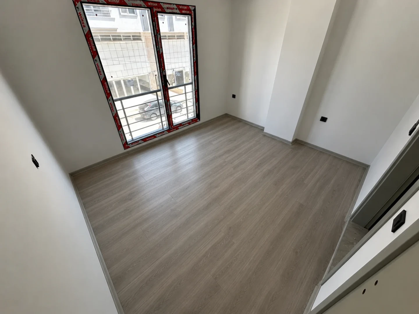 YÜKSEL'DEN KADIKÖY'DE SIFIR LÜKS ARAKAT AYRI MUTFAKLI 2+1 DAİRE