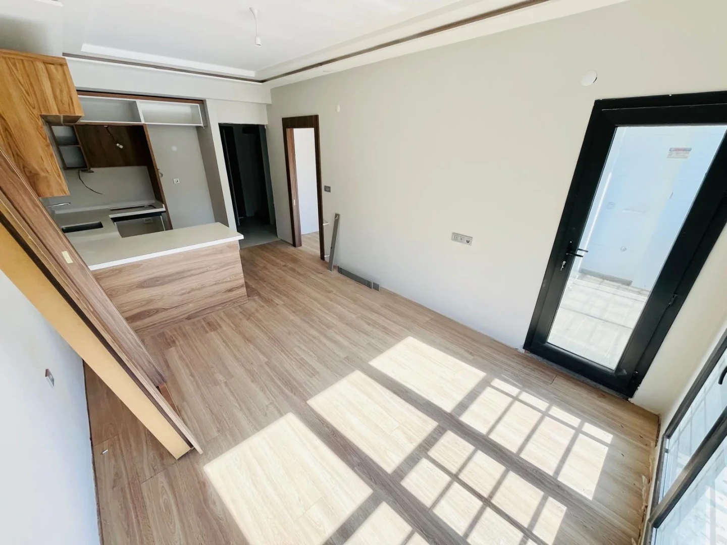 YÜKSELDEN GÜRE ÇAMLIBELDE ŞAHANE TERASIYLA OTOPARKLI 1+1 DAİRE