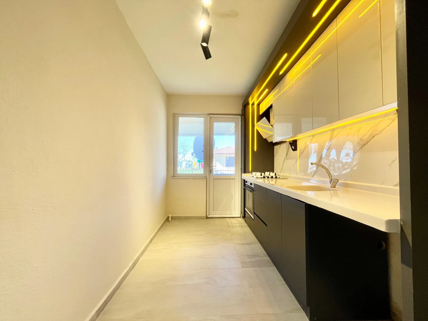 YÜKSELDEN ALTINKUMDA ÖNCEPHE AYRI MUTFAK ARAKAT FIRSAT 2+1 DAİRE