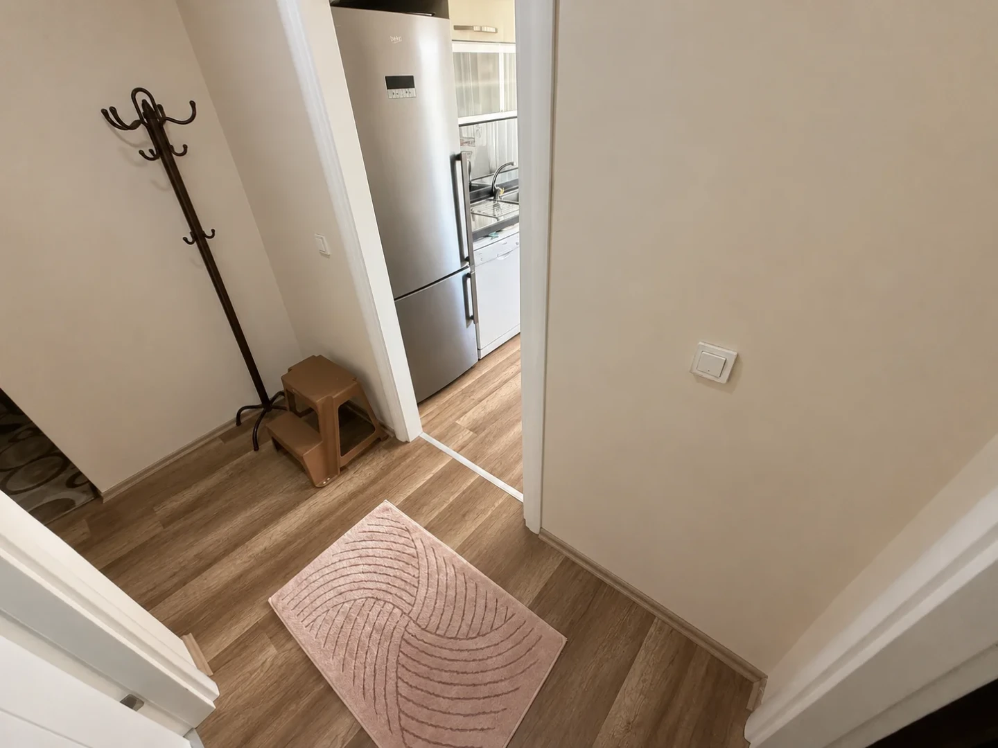 YÜKSELDEN ALTINKUMDA AYRI MUTFAKLI ARAKAT DOĞALGAZLI 2+1 DAİRE