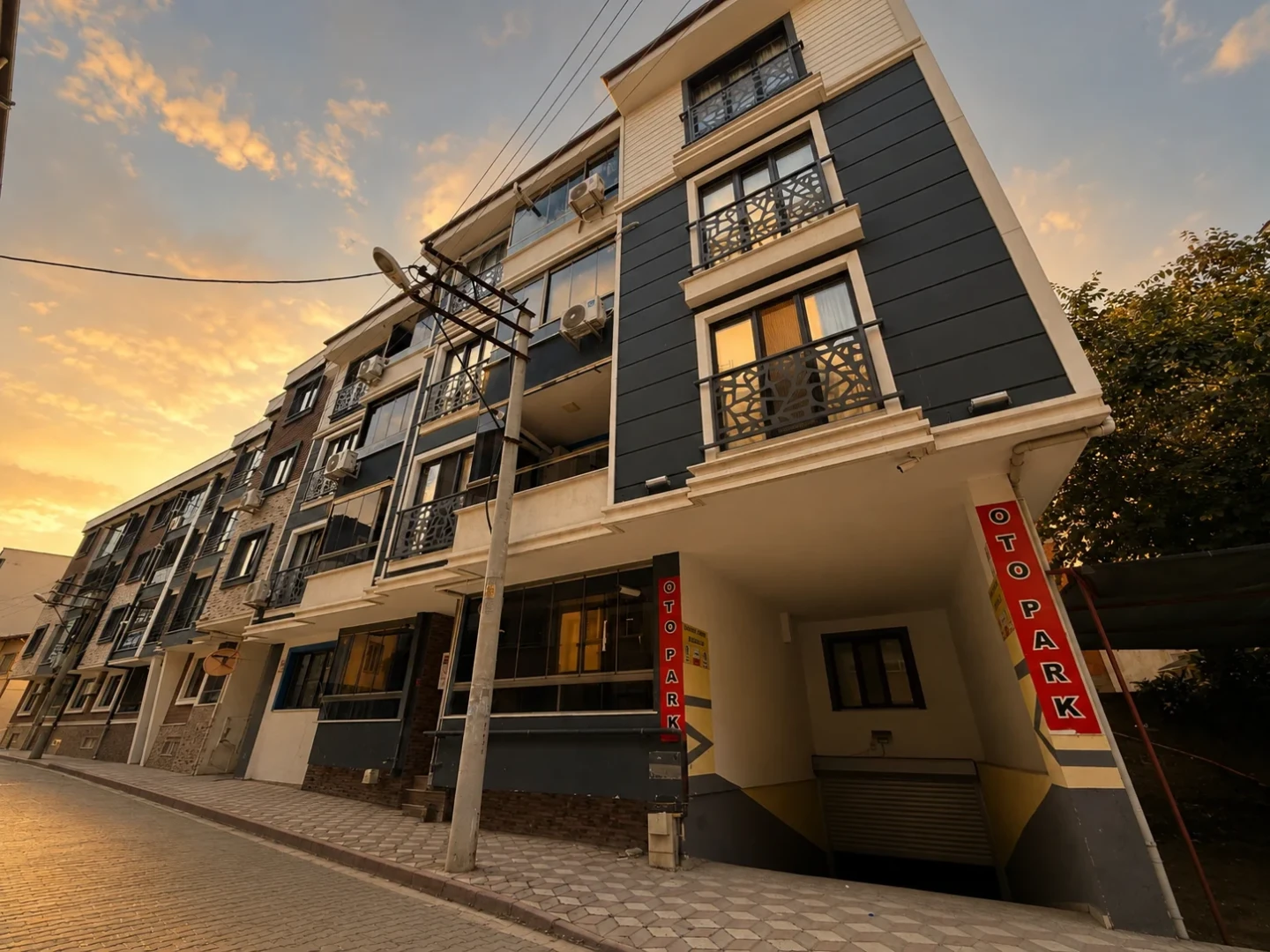 ツYÜKSEL'DEN EDREMİT'TE OTOPARKLI CAM BALKONLU GENÇ 2+1 DAİREツ