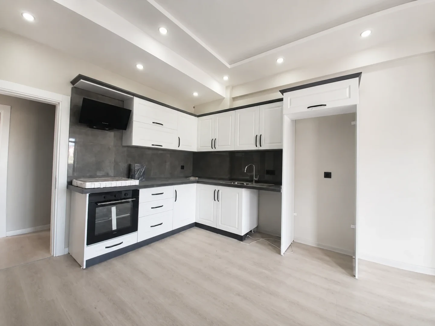 YÜKSEL'DEN KADIKÖY MERKEZ'DE ÖNCEPHE SIFIR 2+1 DAİRE