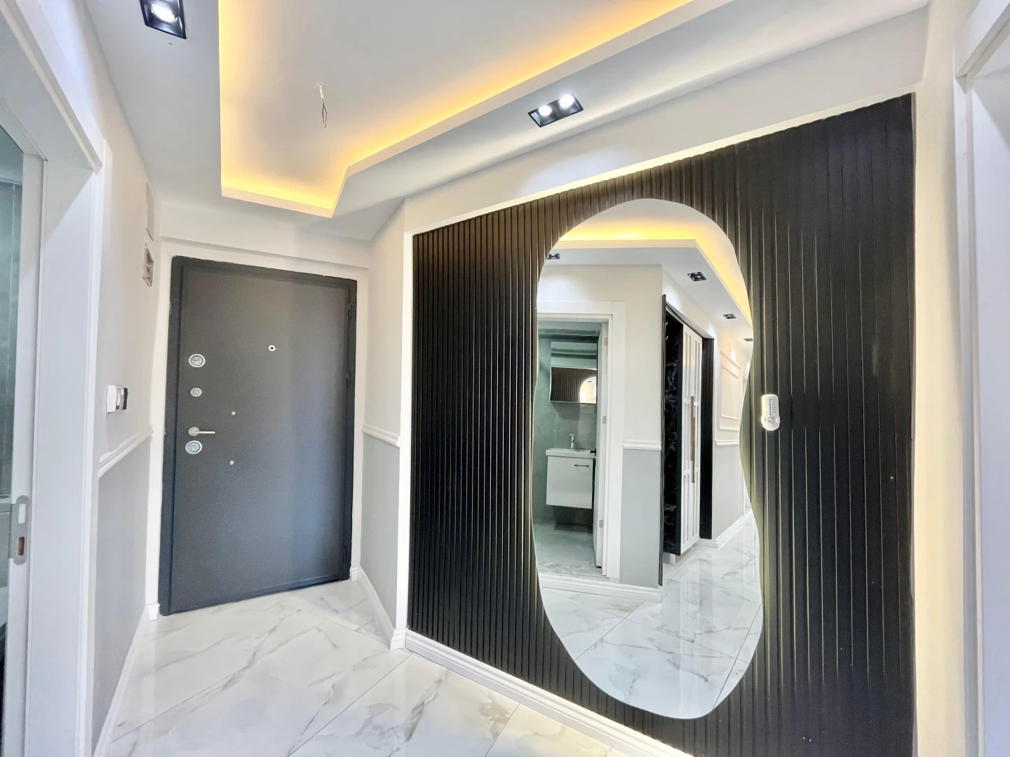 YÜKSEL'DEN AKÇAY'DA ARAKAT 25m2 GENİŞ AYRI MUTFAKLI LUX 2+1DAİRE