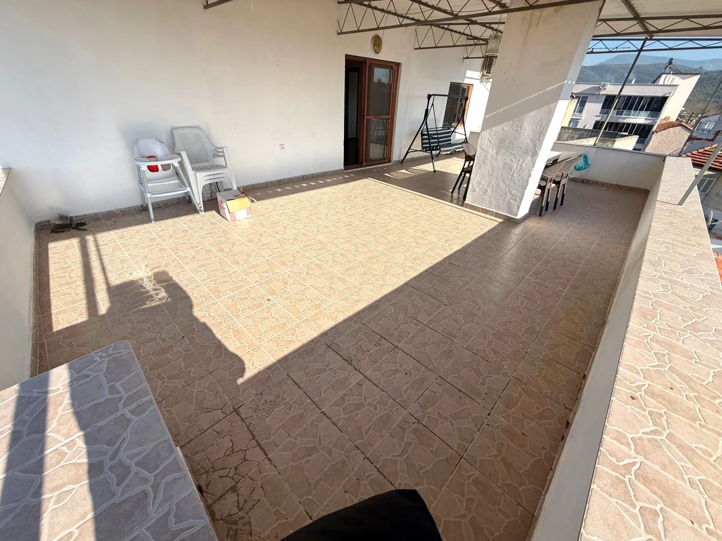 YÜKSELDEN SATILIK ZEYTİNLİ KÖYÜNDE GENİŞ TERASLI FIRSAT 2+1DAİRE