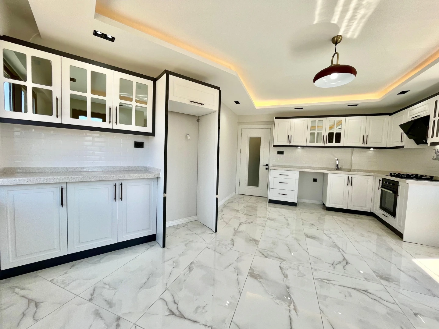 YÜKSEL'DEN AKÇAY'DA ARAKAT 25m2 GENİŞ AYRI MUTFAKLI LUX 2+1DAİRE