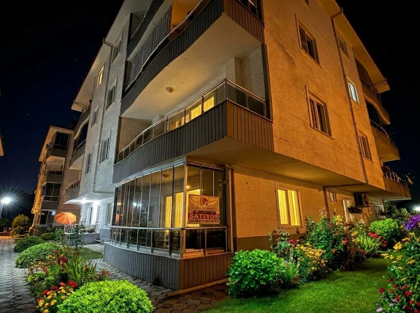YETKİ YÜKSELDEN İKİZÇAYDA ÖZELTASARIM GENİŞ M2 SATILIK 1+1 DAİRE