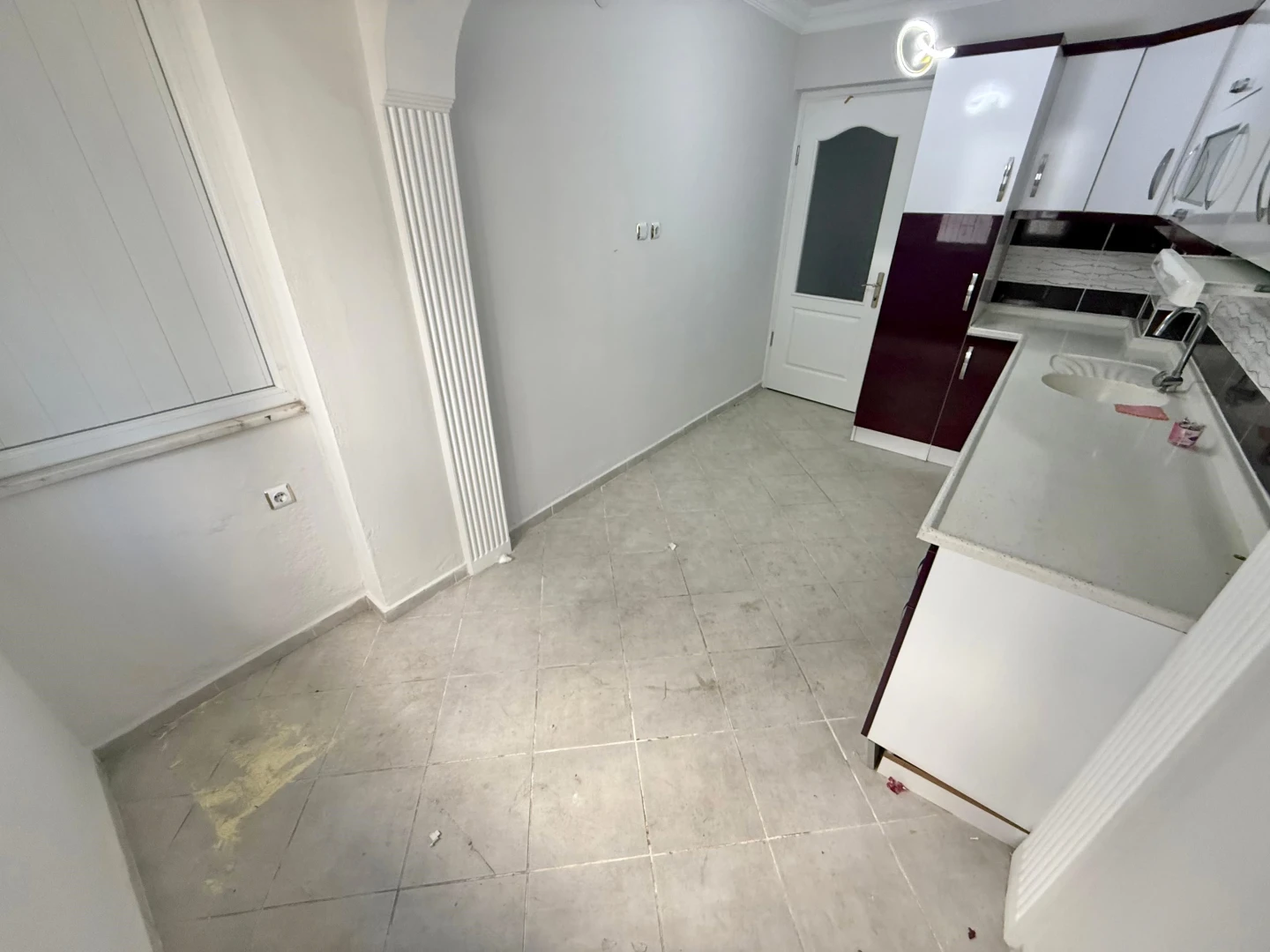 YÜKSELDEN AKÇAY MERKEZDE AYRI MUTFAKLI BAHÇE KULLANIMLI 2+1DAİRE