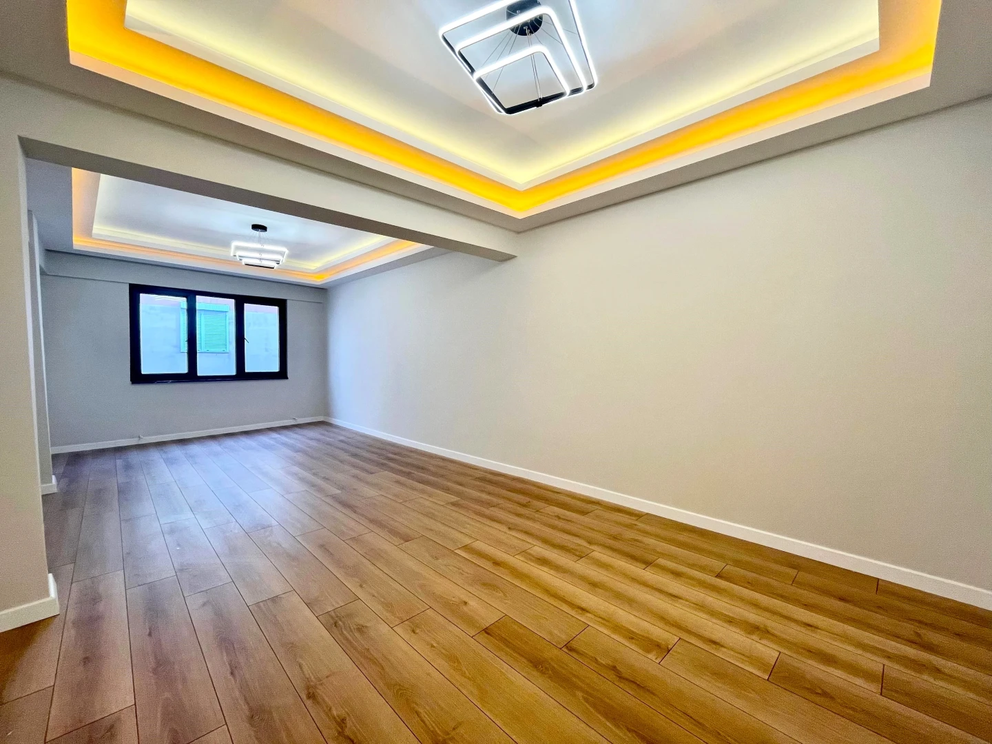 YÜKSEL'DEN AKÇAY'DA DENİZE 75m ÖNCEPHE ŞIK TASARIM LUX 2+1 DAİRE