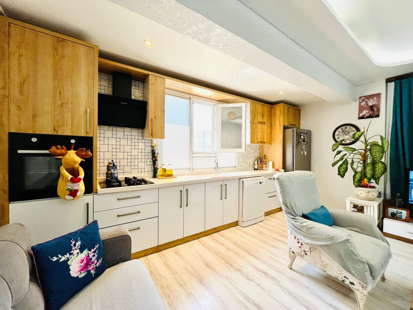 YETKİ YÜKSELDE AKÇAYIN EN GENİŞ EN FERAH SATILIK 1+1 LÜX DAİRESİ