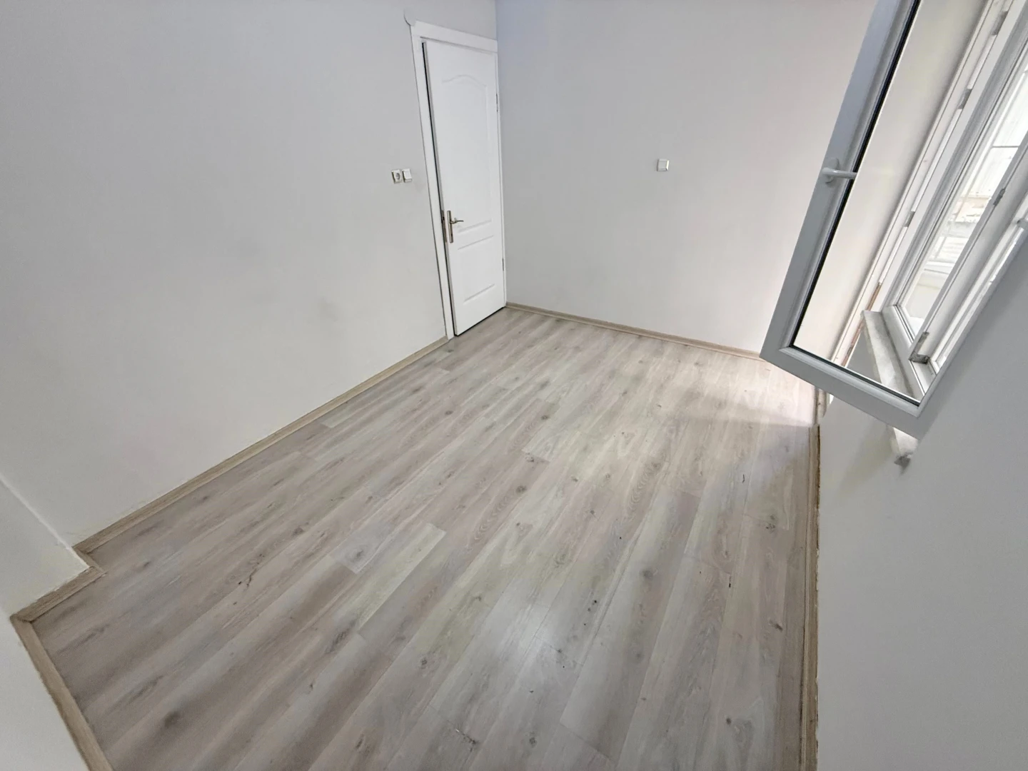 YÜKSELDEN AKÇAY MERKEZDE AYRI MUTFAKLI BAHÇE KULLANIMLI 2+1DAİRE