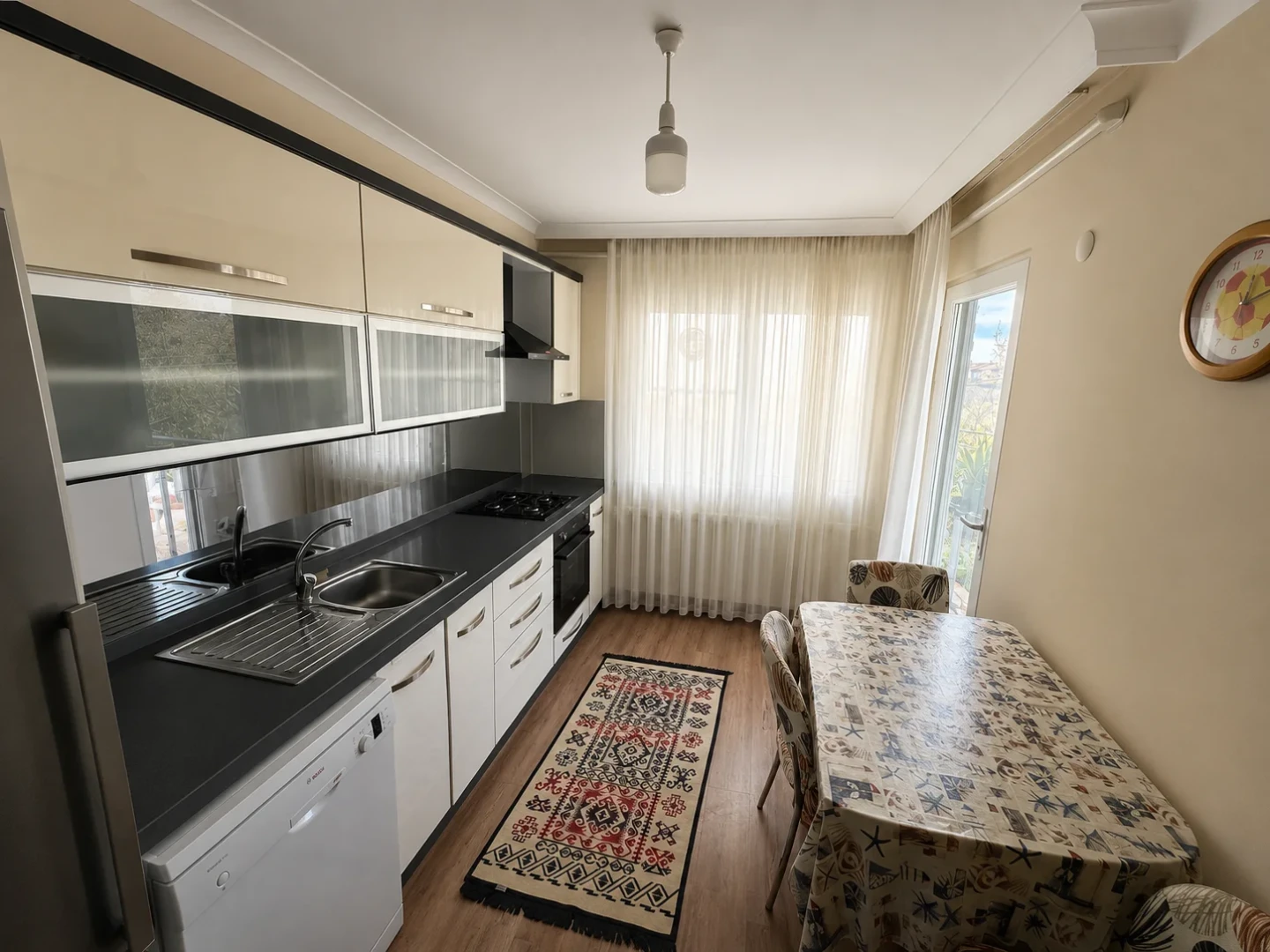 YÜKSELDEN ALTINKUMDA AYRI MUTFAKLI ARAKAT DOĞALGAZLI 2+1 DAİRE