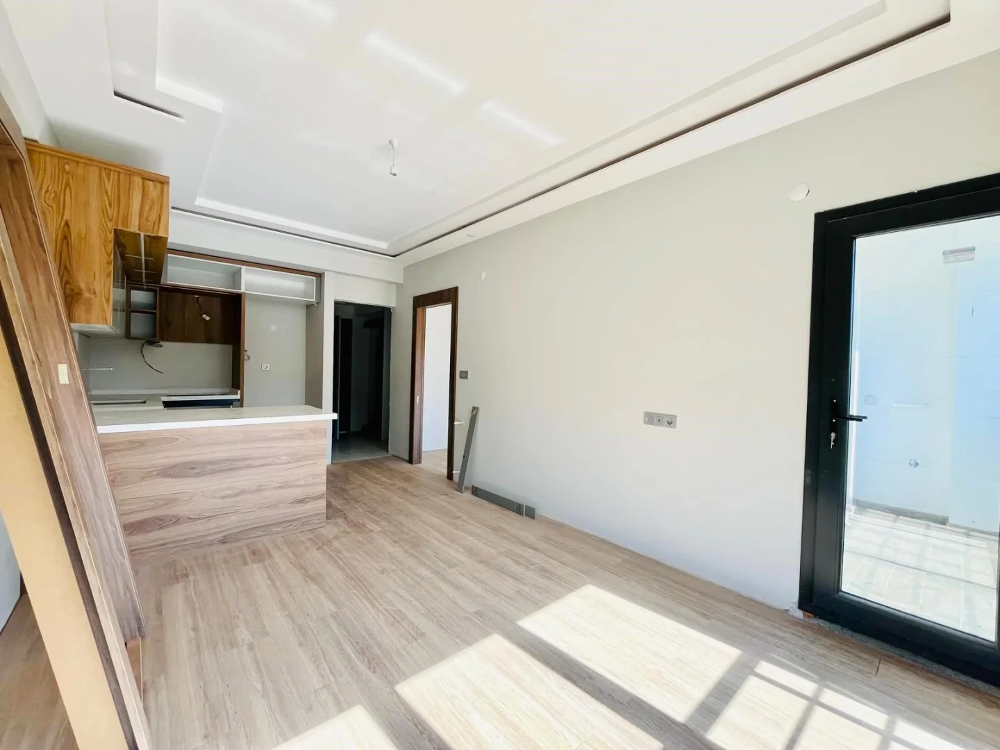 YÜKSELDEN GÜRE ÇAMLIBELDE ŞAHANE TERASIYLA OTOPARKLI 1+1 DAİRE